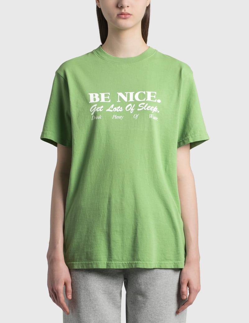 ★Sporty & Rich★ビー ナイス プリント Tシャツ Sporty & Rich - Be Nice T-Shirt | HBX - Globally Curated