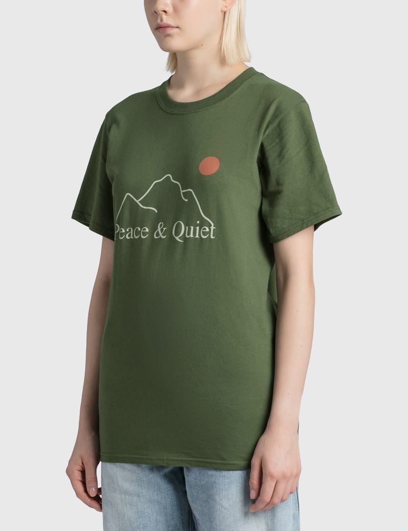 The Quiet Life Horizon Script Tee ーグリーン The Quiet Life – Uprise Skateshop