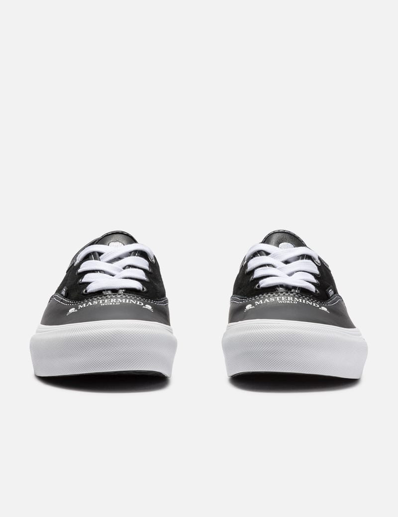 Vans vault black outlet and white