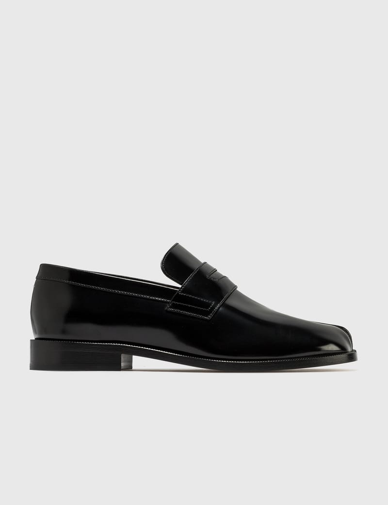 【24AW NEW】Maison Margiela / Tabi レザー ローファー / Black Maison Margiela Tabi レザーローファー | ブラック | FARFETCH JP