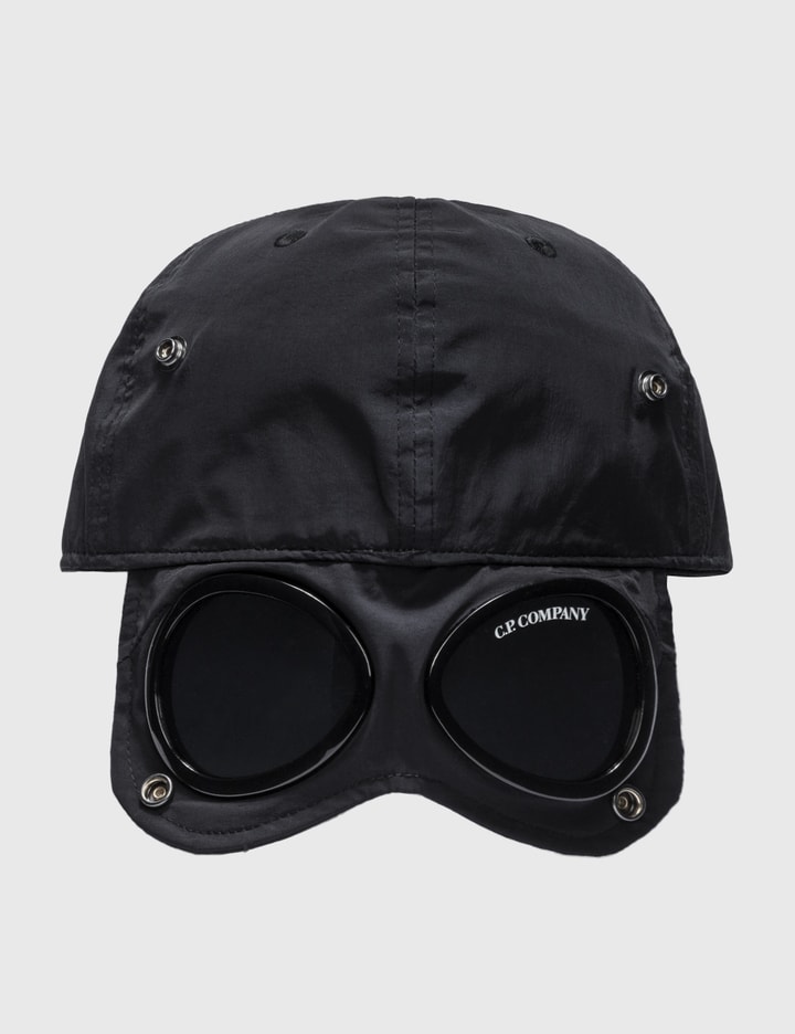 C.P. Company - Chrome-R Goggle Cap | HBX - HYPEBEAST 為您搜羅全球潮流時尚品牌