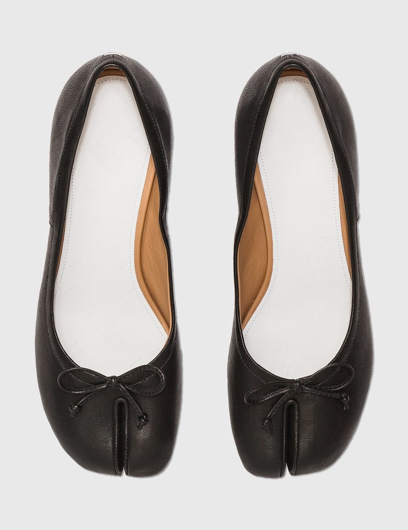 メゾン マルジェラ - Tabi Leather Ballerina Pumps | HBX