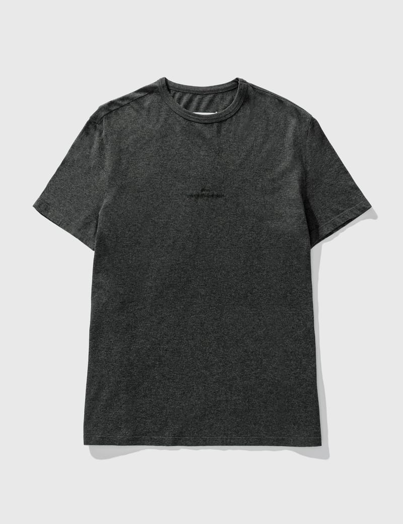 ☆Maison Margiela☆UPSIDE DOWN LOGO Tシャツ 正規品 メゾン マルジェラ - Upside Down ロゴ Tシャツ | HBX - ハイプ