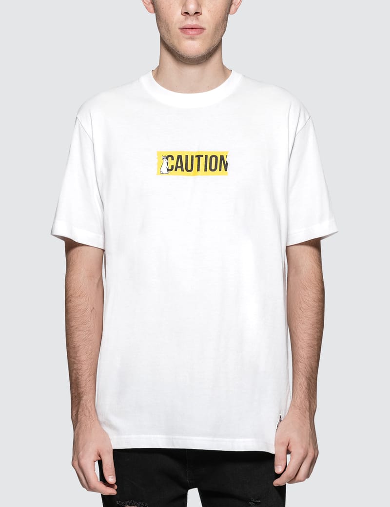 FR2 - Caution S/S T-Shirt | HBX - ハイプビースト(Hypebeast)が厳選 ...