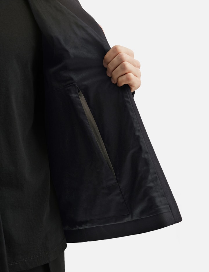 Rick Owens LMP Jacket - 黑色高領設計，棉混尼龍材質，前排按扣、袖口按扣與腋下通氣孔，背肩帶鉚釘細節，都市前衛機能外套 ...