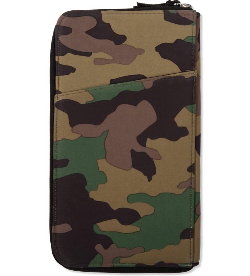 【新品未使用】Stussy CAMO PASSPORT HOLDER Stüssy - Olive Camo Camo Passport Holder | HBX - Globally