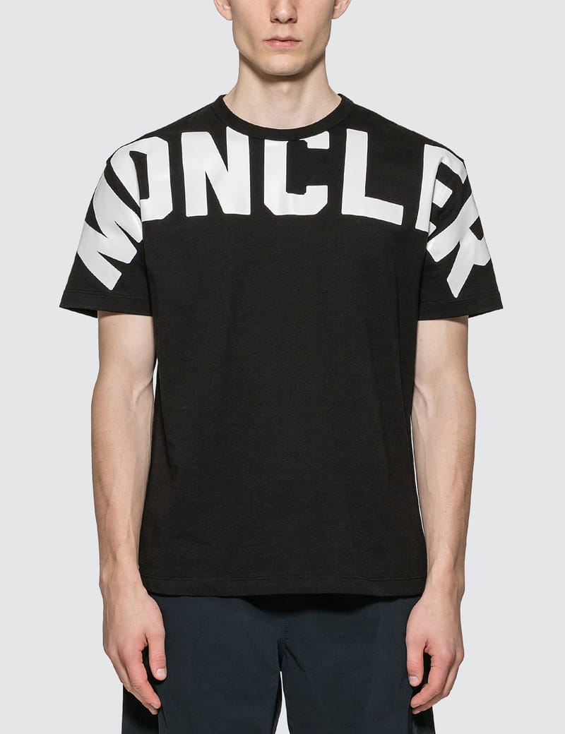 Moncler t shirt with big logo best sale