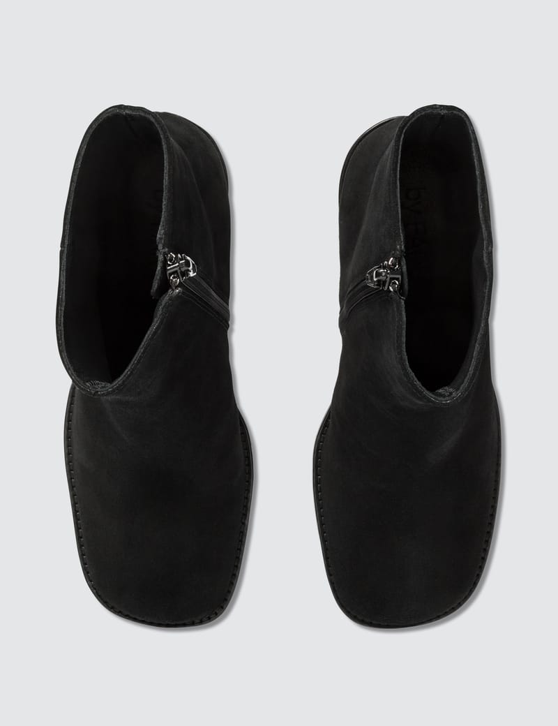 【BY FAR】Ellen スエード アンクルブーツ BY FAR - Ellen Black Suede Leather Boots | HBX - ハイプ