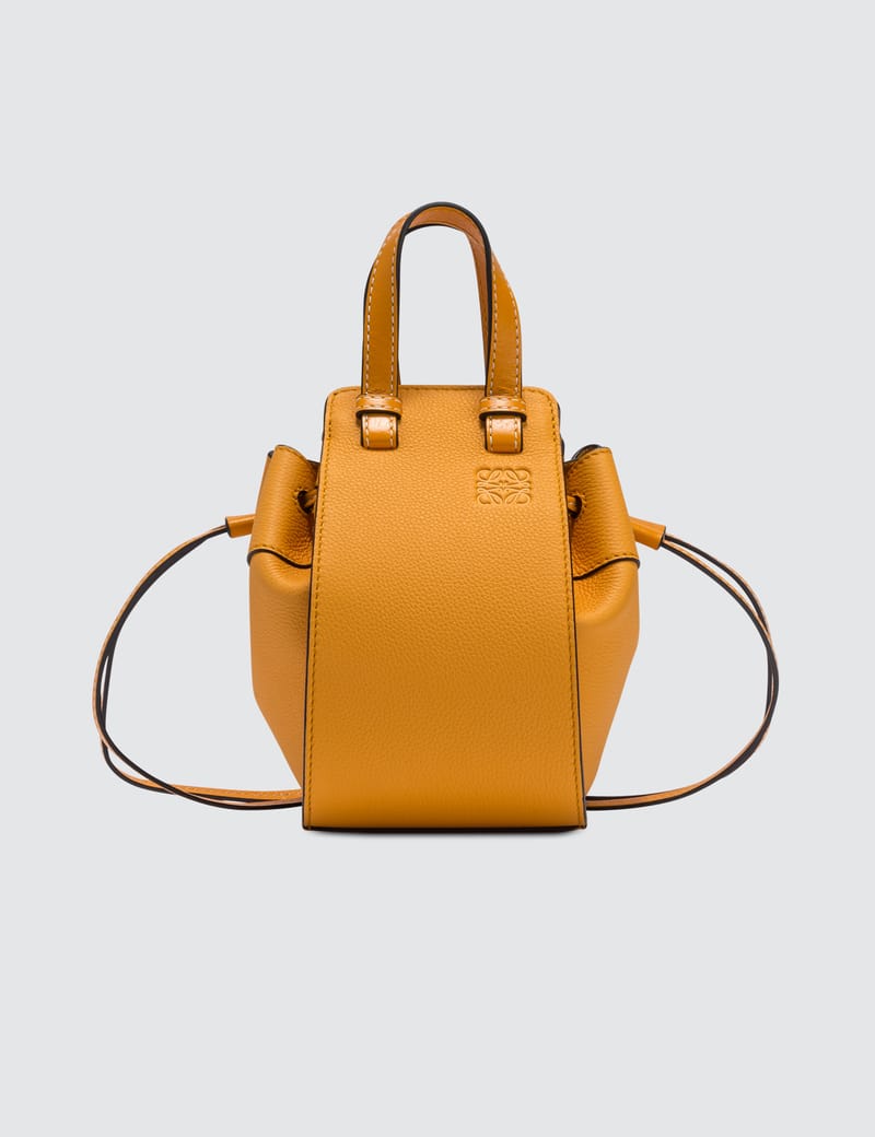 LOEWEハンモック ミニ Loewe - Mini Hammock Bag | HBX - ハイプビースト(Hypebeast)が