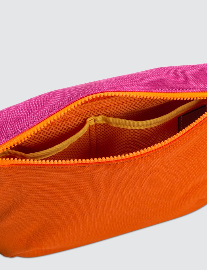 Loewe ELN Messenger Small Bag HBX HYPEBEAST 為您搜羅全球潮流時尚品牌