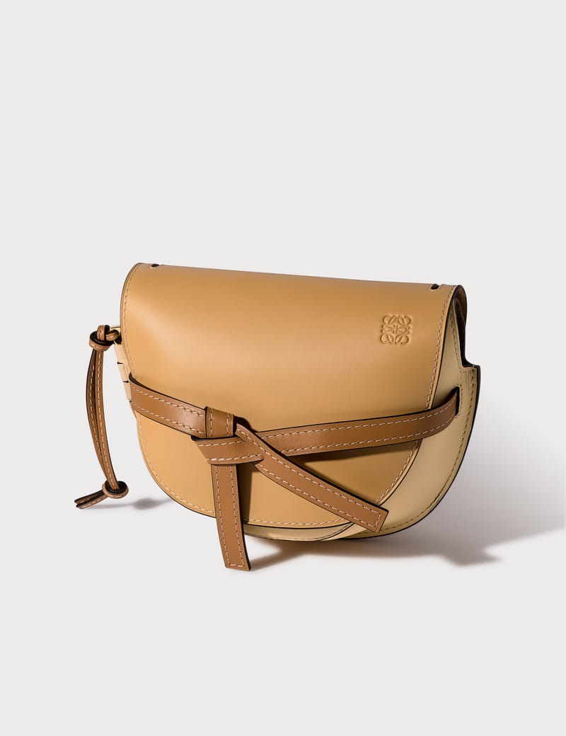 LOEWE GATE ゲートポケット ショルダーバッグ Dune/Vanilla Loewe - Gate Small Bag | HBX
