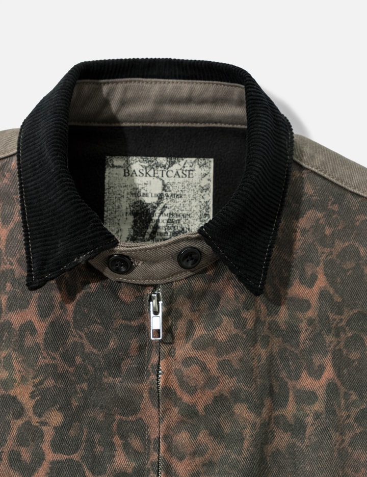 Basketcase Panther Grifter Jacket - 选用纯棉材质，正面醒目黑豹印花搭配复古灯芯绒领，打造利落街头风范。 | HBX