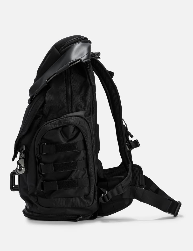 Oakley Kitchen Sink - 34L rugged, water-repellent backpack in