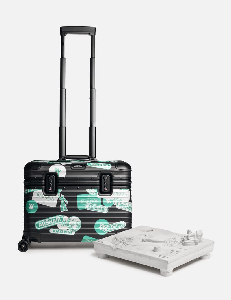 Rimowa Classic Flight Suitcase - Silver carry-on with vintage wear