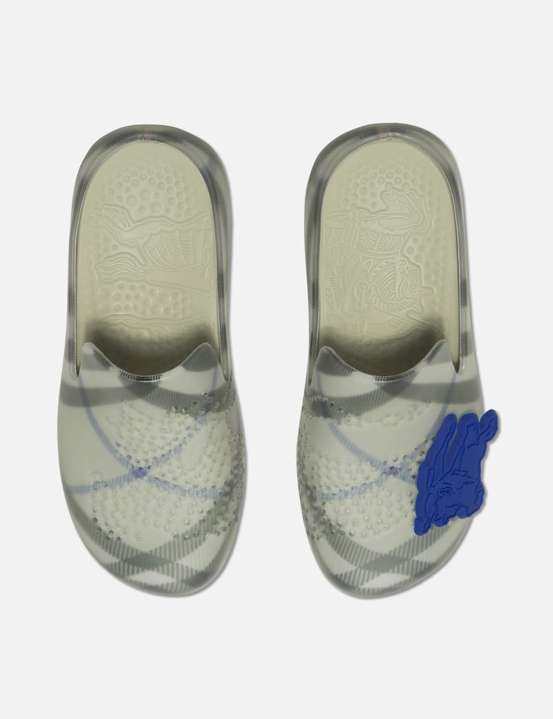【関税込み】Burberry ブルー ラバー Stingray クロッグ Burberry Stingray Perforated Slides Blue Men's - 8085695 - US