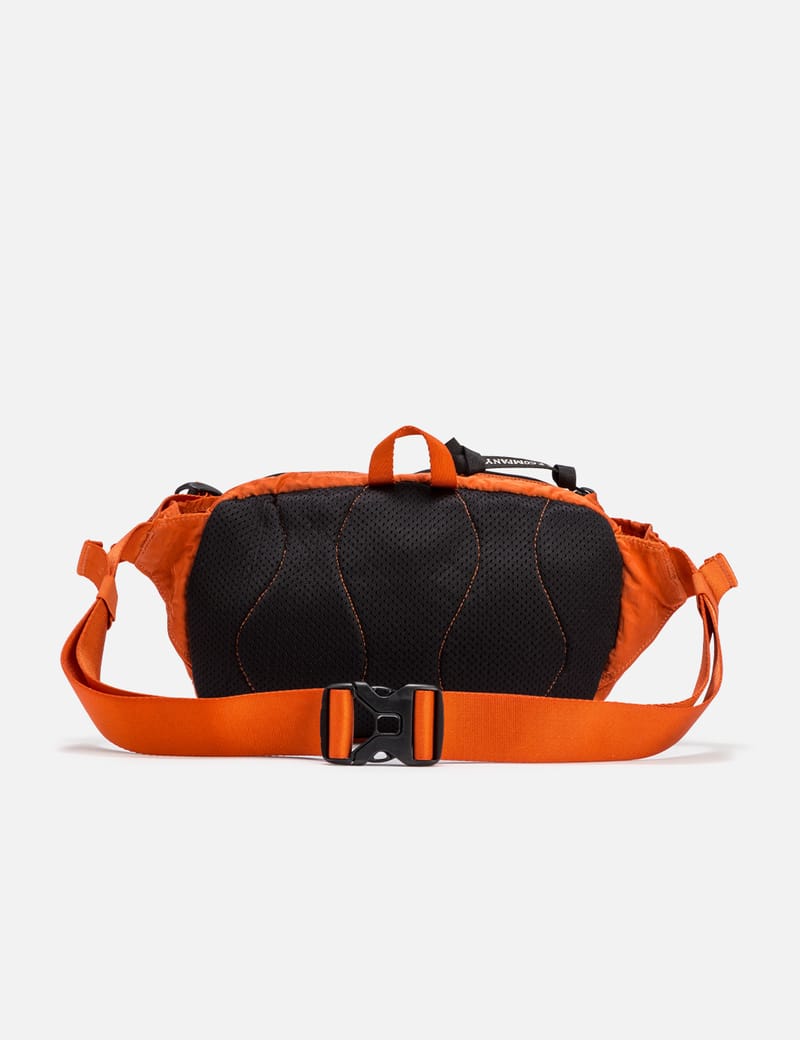 C.P. Company - NYLON B CROSSBODY PACK | HBX - HYPEBEAST 為您搜羅全球潮流時尚品牌