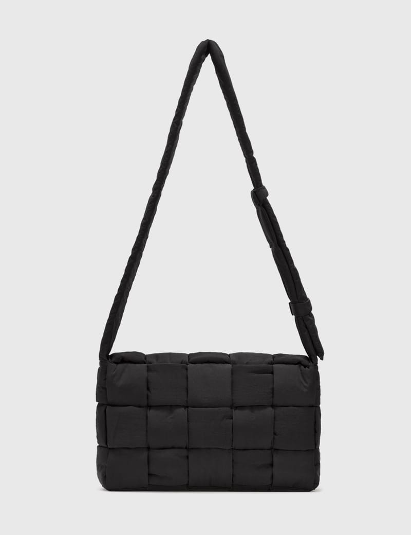 Bottega Veneta Cassette Messenger Bag in Black | LN-CC