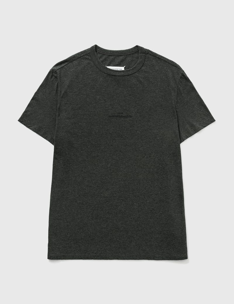 Maison Margiela Upside Down ロゴ Tシャツ Maison Margiela - Upside Down Logo T-shirt | HBX - Globally