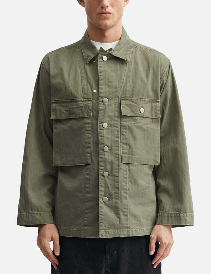 バスケットケースギャラリー Basketcase Gallery 【 ALLEYWAY BUTTON UP SHIRT 】 ストライプ 総柄 胸ポケット 刺繍 ボタン アップ シャツ　51117 バスケットケース | HBX - ハイプビースト(Hypebeast)が厳選した