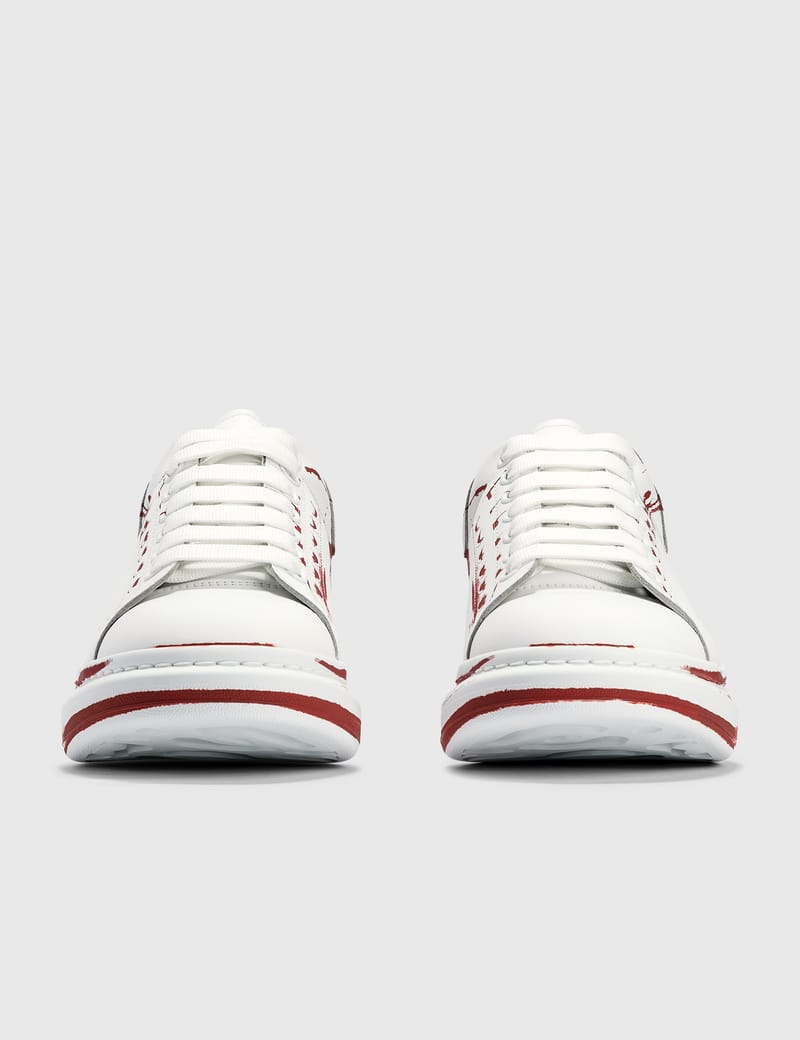 【Alexander McQueen】オーバーサイズ ホワイトレッドスニーカー Alexander McQueen - オーバーサイズ スニーカー | HBX - ハイプ