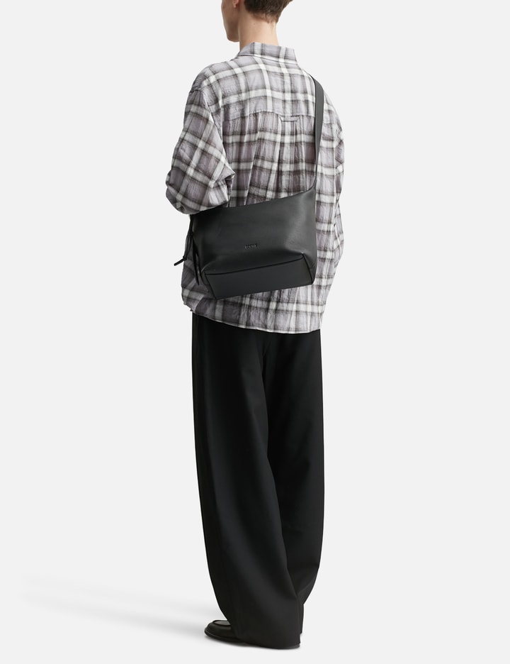Loewe Loop Hobo - 西班牙製黑色粒面小牛皮可調肩背/斜背包 | HBX