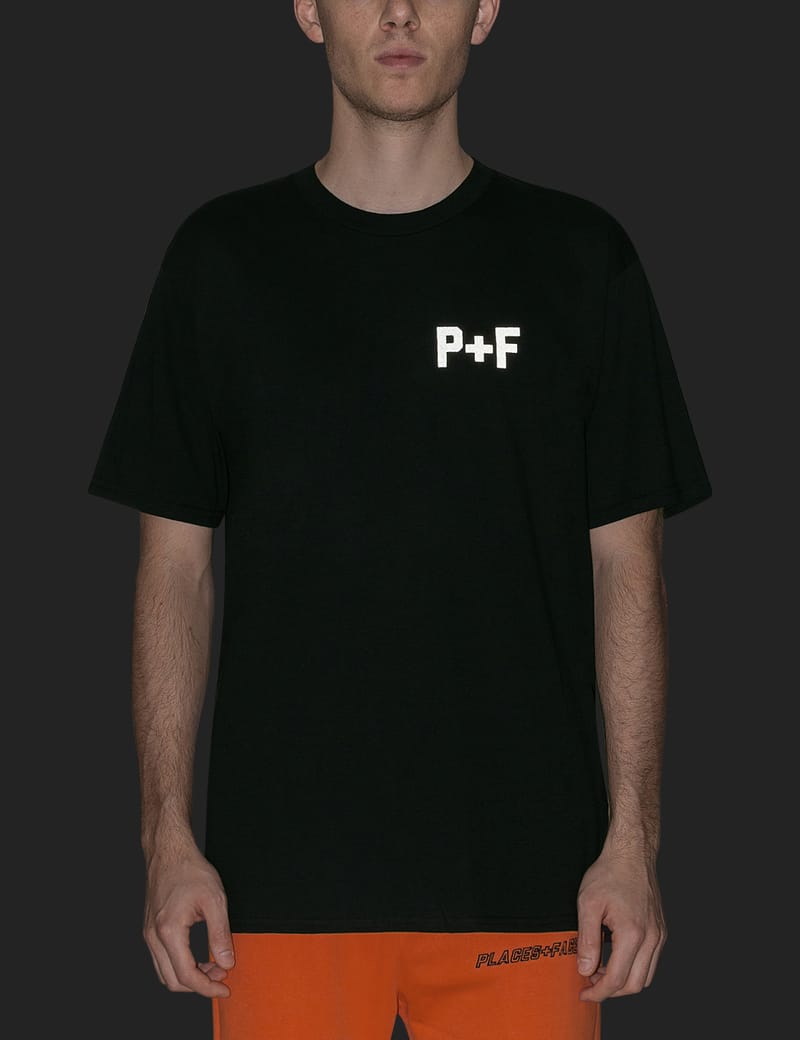 【関税込】◇PLACES+FACES◇P + F リフレクティブ ロゴ Tシャツ Places + Faces - P+F Logo Reflective T-Shirt | HBX