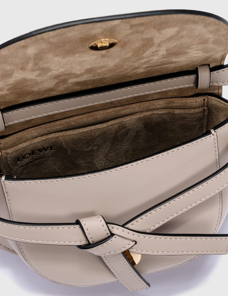 Loewe - ゲートデュアルバッグ ミニ | HBX - ハイプビースト Loewe - ゲートデュアルバッグ ミニ | HBX - ハイプビースト