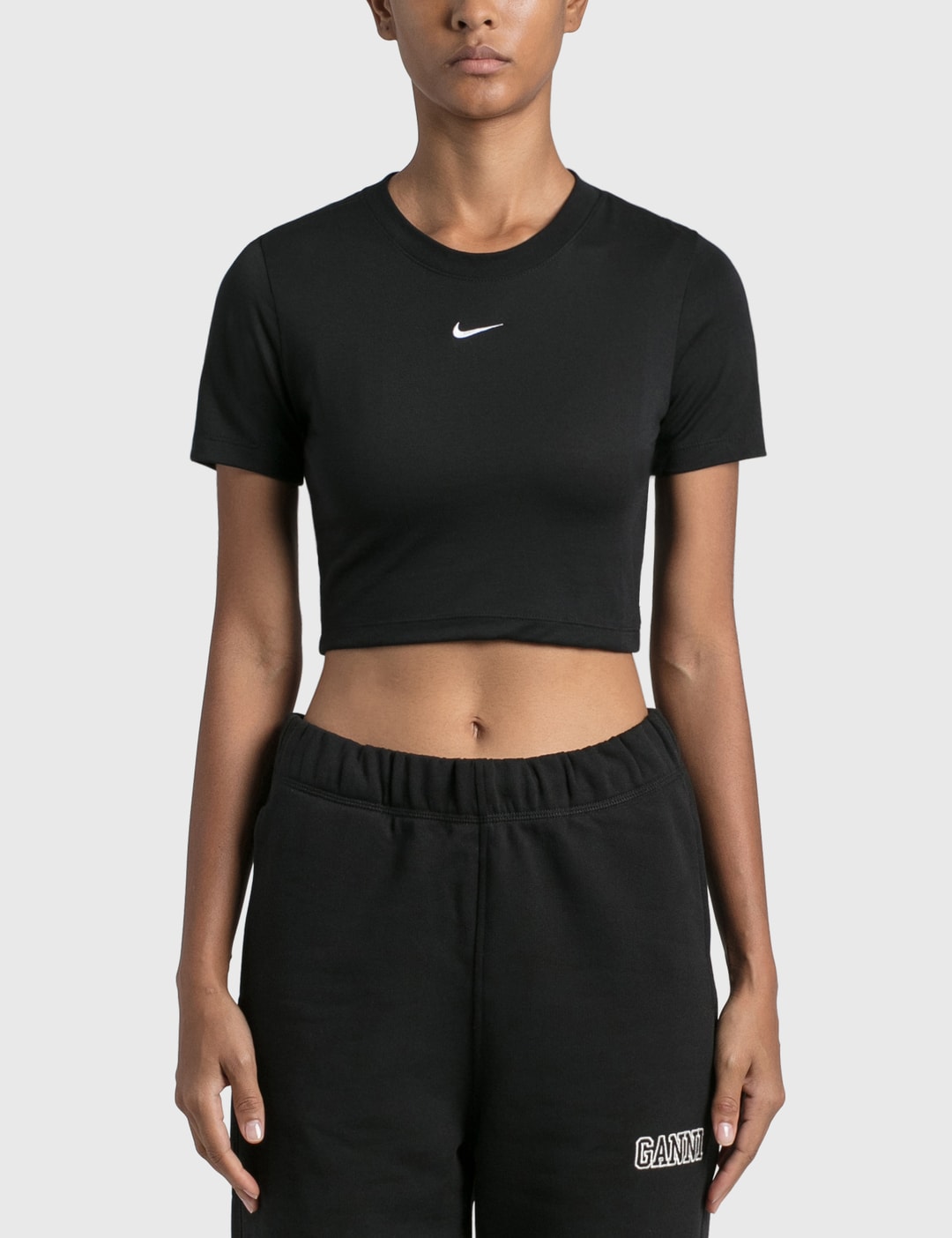 cropped shirt nike