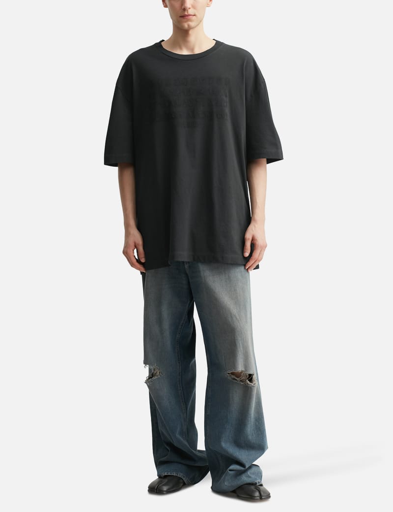 Tシャツ・カットソー MAISON MARGIELA WASHED BLACK T-SHIRT WITH EMBROIDERED LOGO Maison Margiela - Embroidered Logo T-shirt | HBX - Globally