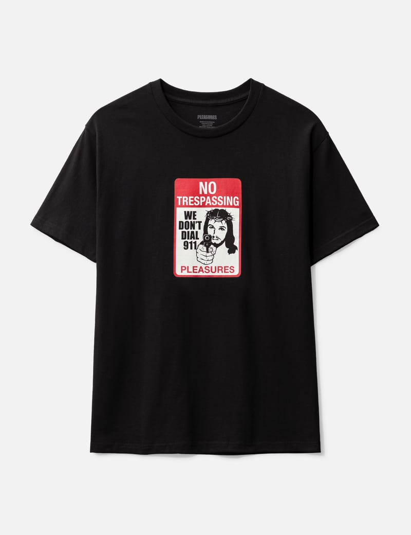 Tシャツ・カットソー PLEASURES Men T-shirt Black P25SK015 BLACK Pleasures - Trespass T-shirt | HBX - Globally Curated