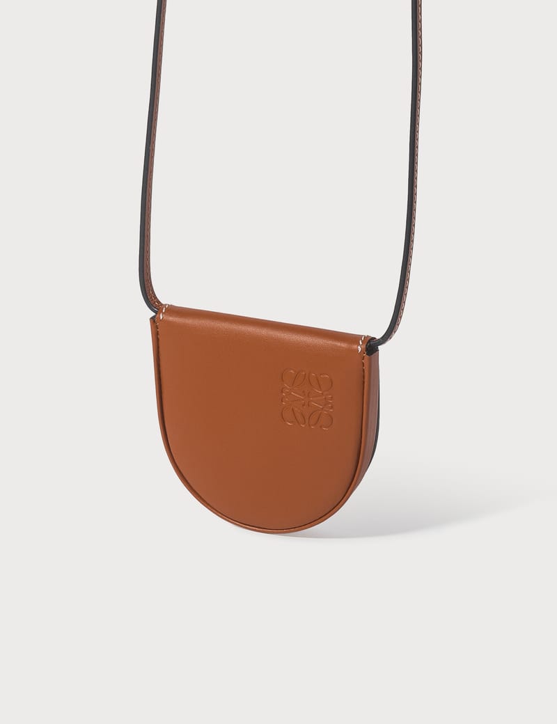 Loewe - Heel Pouch Mini | HBX - HYPEBEAST 為您搜羅全球潮流時尚品牌