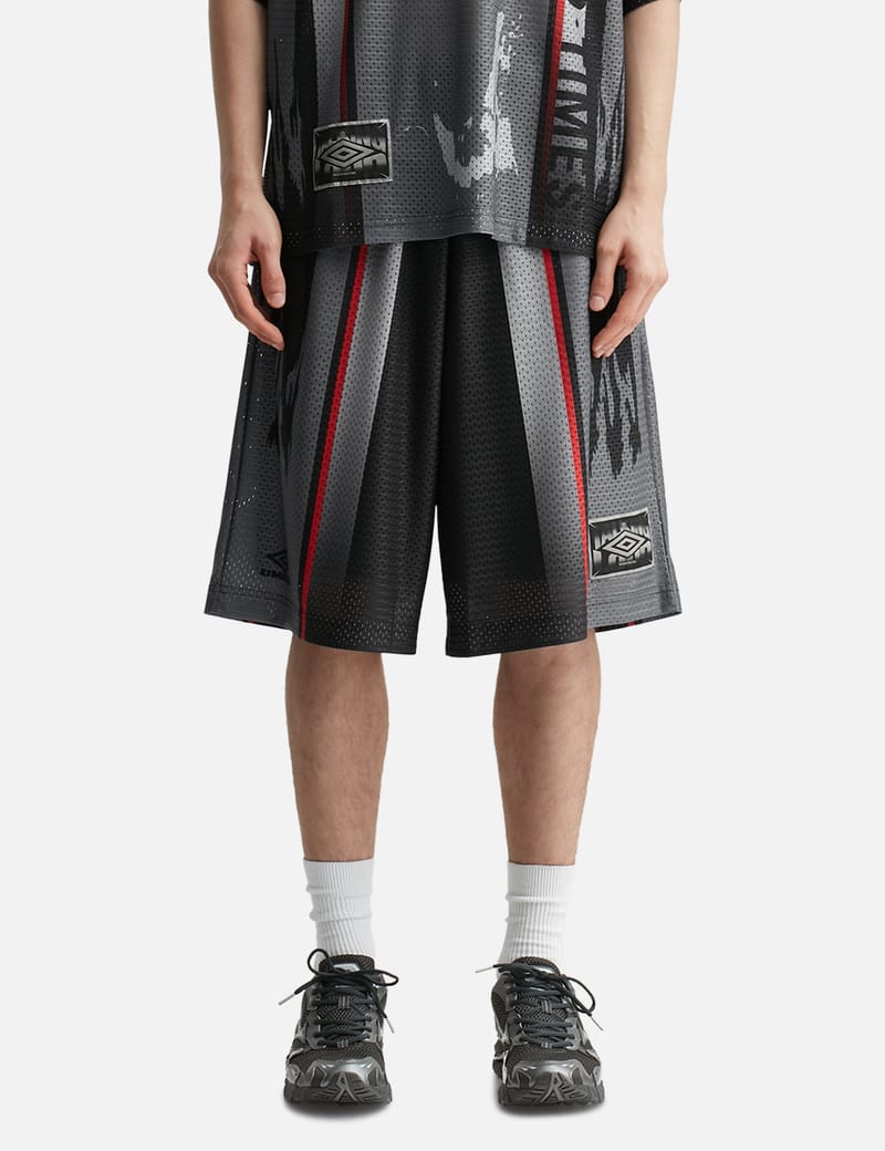【関税込み】Umbro ブラック 98/99 'Hard Times' ジャージー Umbro - 98/99 Hard Times Top | HBX - Globally Curated