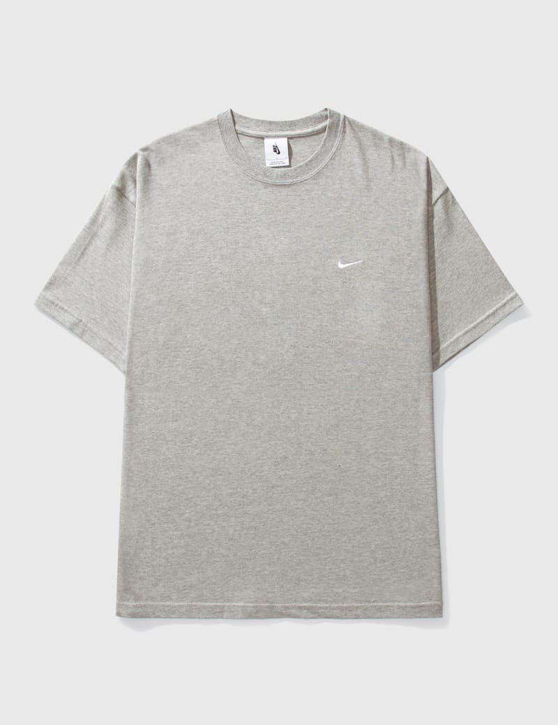 NIKE SOLO SWOOSH TEE