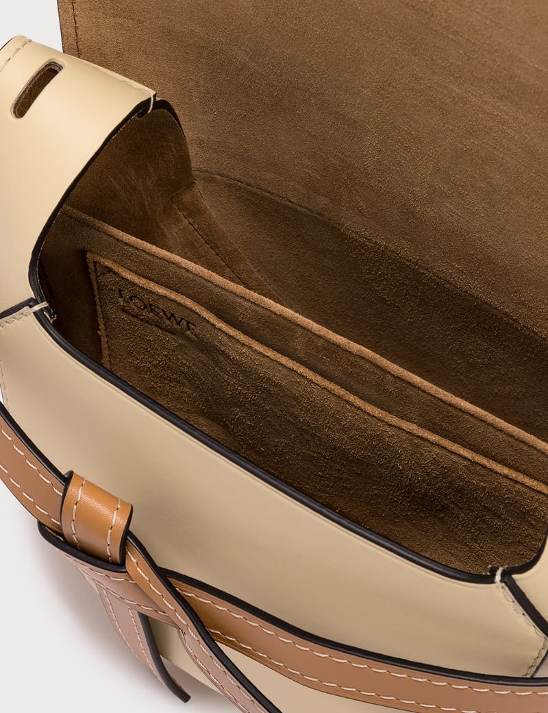 LOEWE GATE ゲートポケット ショルダーバッグ Dune/Vanilla Loewe - Gate Small Bag | HBX