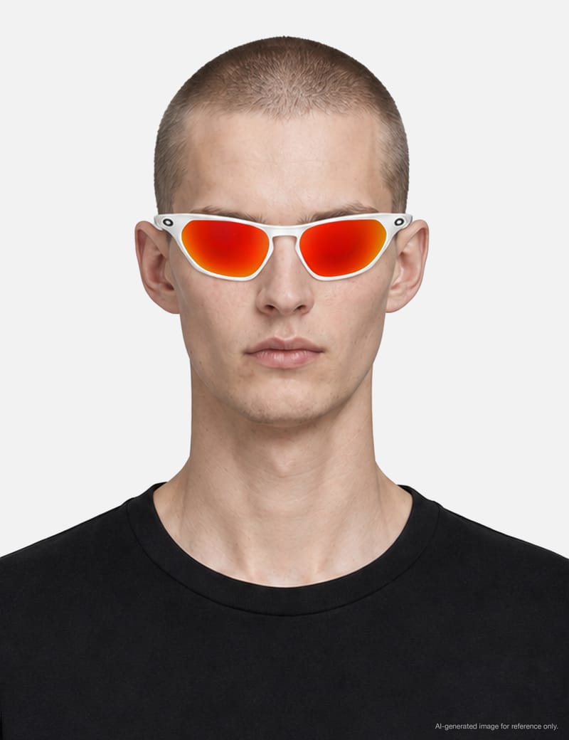 Oakley Cage Jacket® - 大胆なハイラップフレームとPrizmレンズを備え