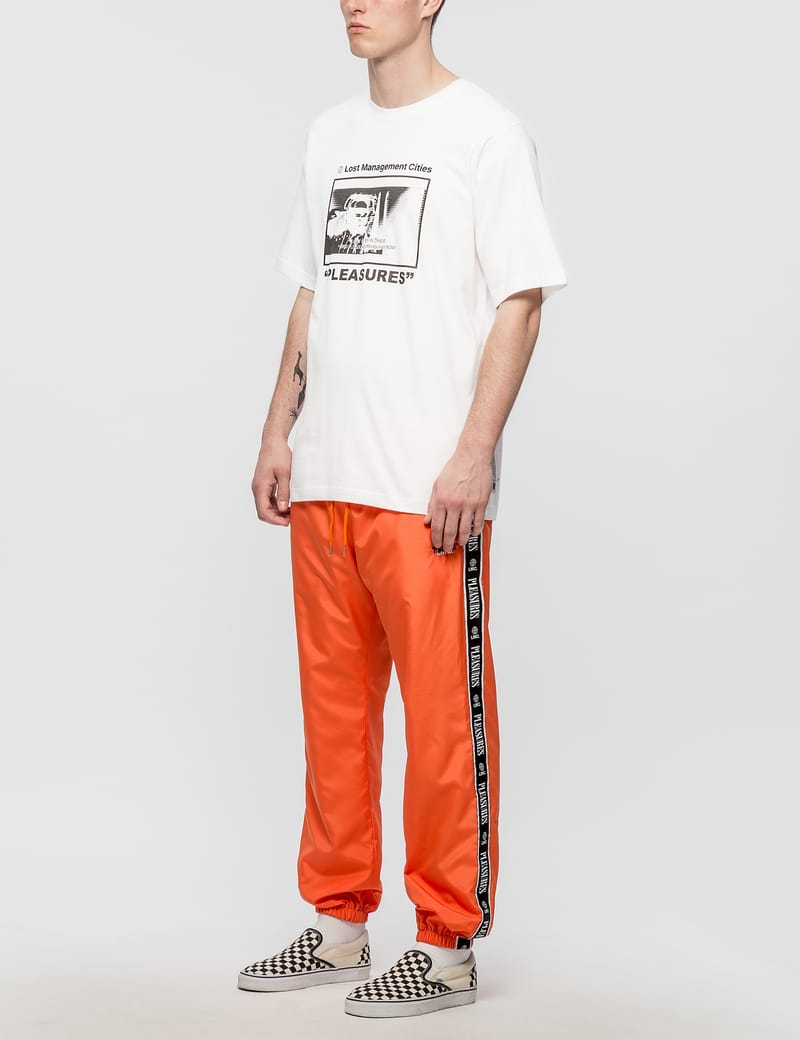 [ LMC ] ★ 韓国大人気 ★LMC X PLEASURES SOCIETY TEE LMC - Pleasures X LMC Suicide T-Shirt | HBX - Globally