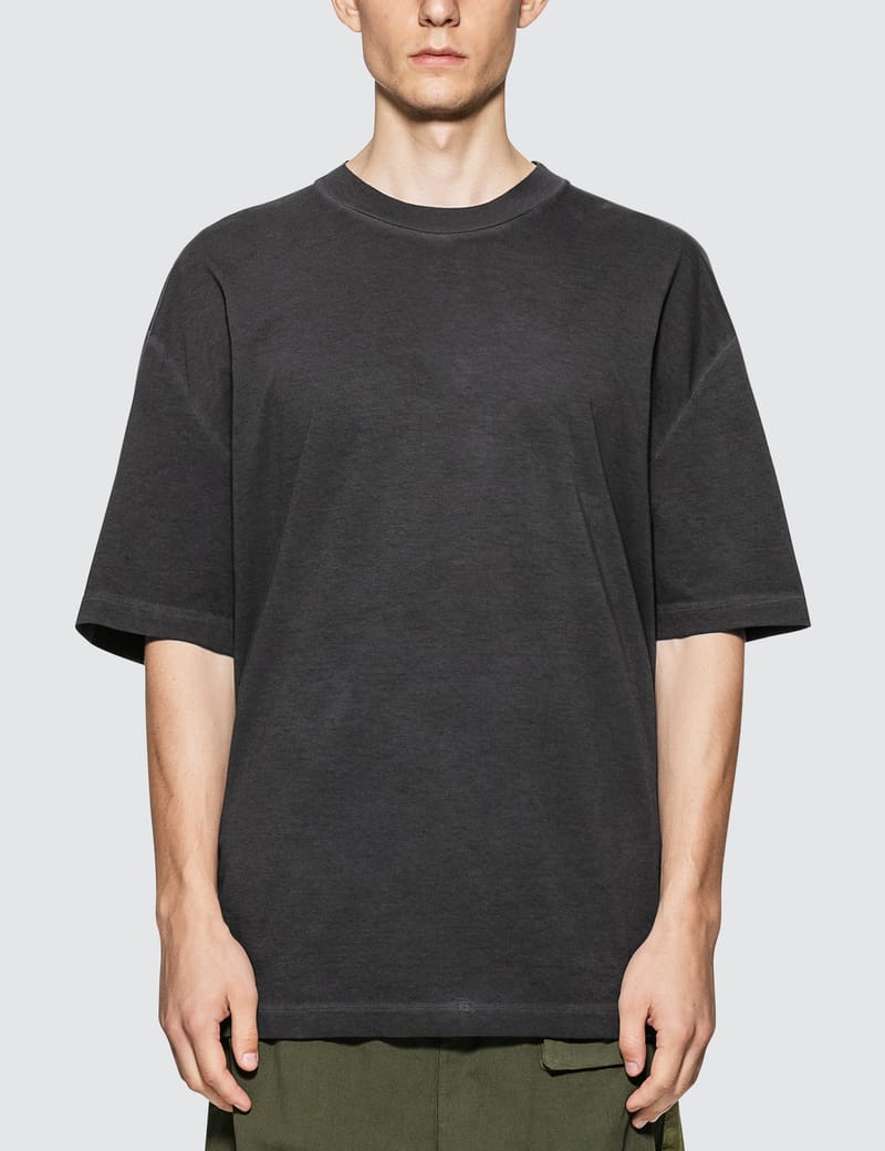 Tシャツ・カットソー MAISON MARGIELA WASHED BLACK T-SHIRT WITH EMBROIDERED LOGO tshirt-3-3h-fed28.jpg?fit=max&