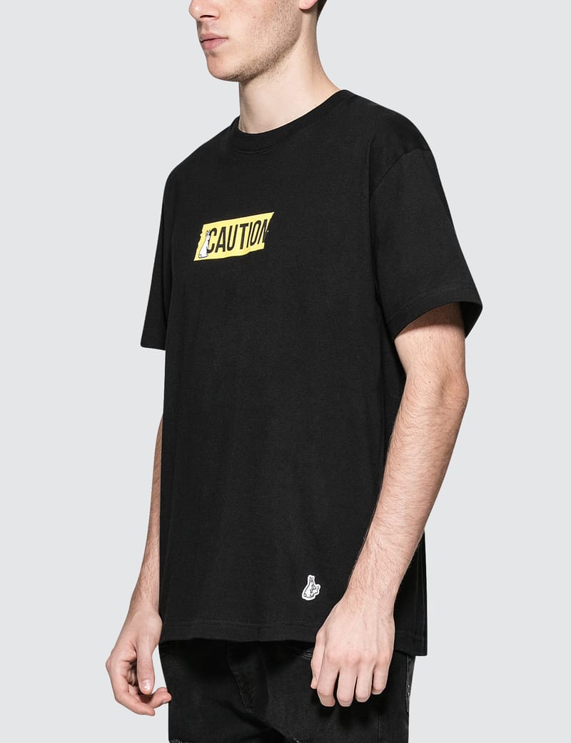 FR2 - Caution S/S T-Shirt | HBX - ハイプビースト(Hypebeast)が厳選