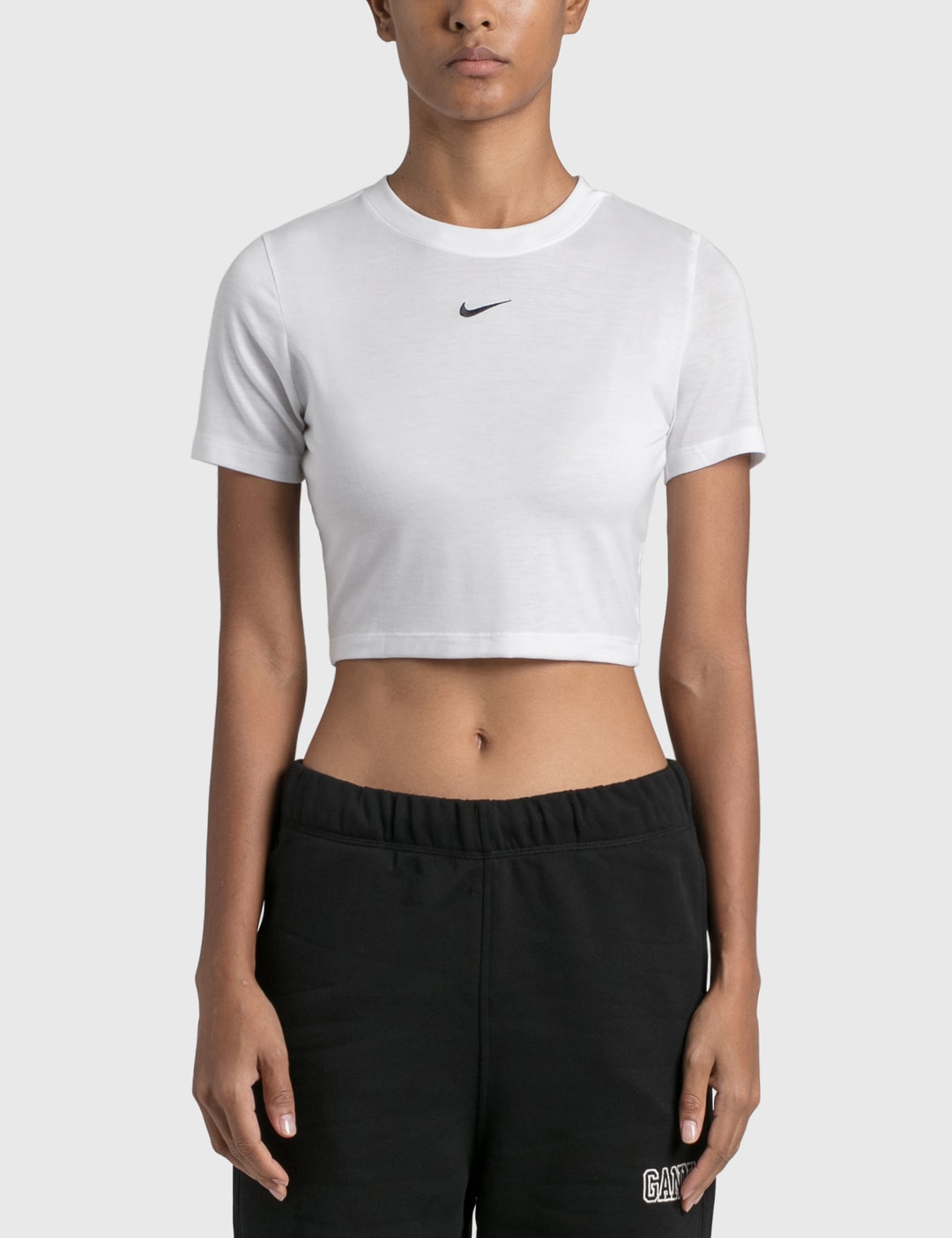 cropped white nike shirt