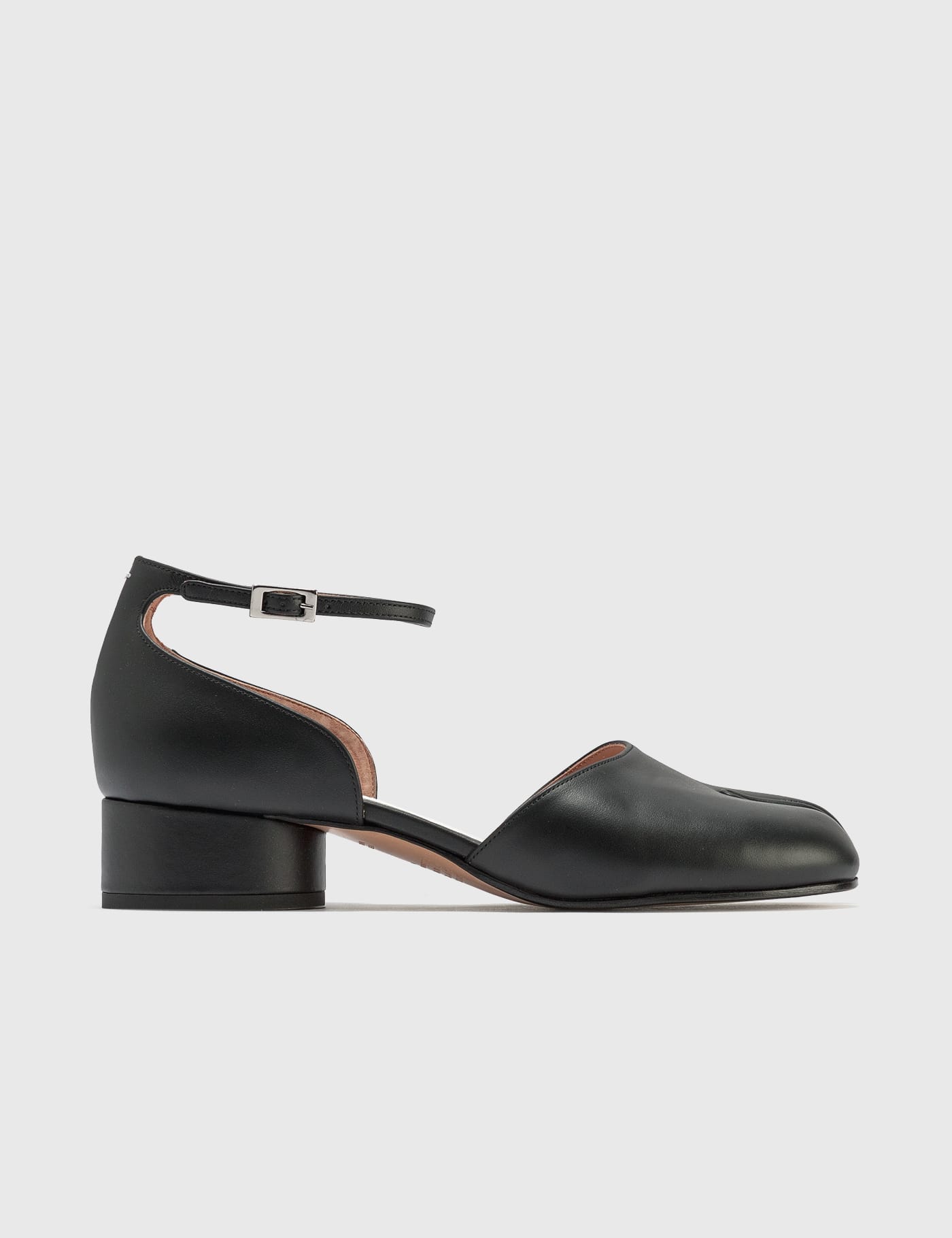 Maison Margiela - Tabi Ankle-strap Shoes | HBX - HYPEBEAST 為您
