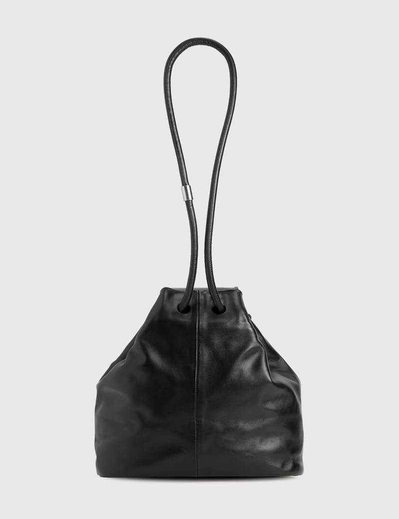 Low classic hot sale bucket bag