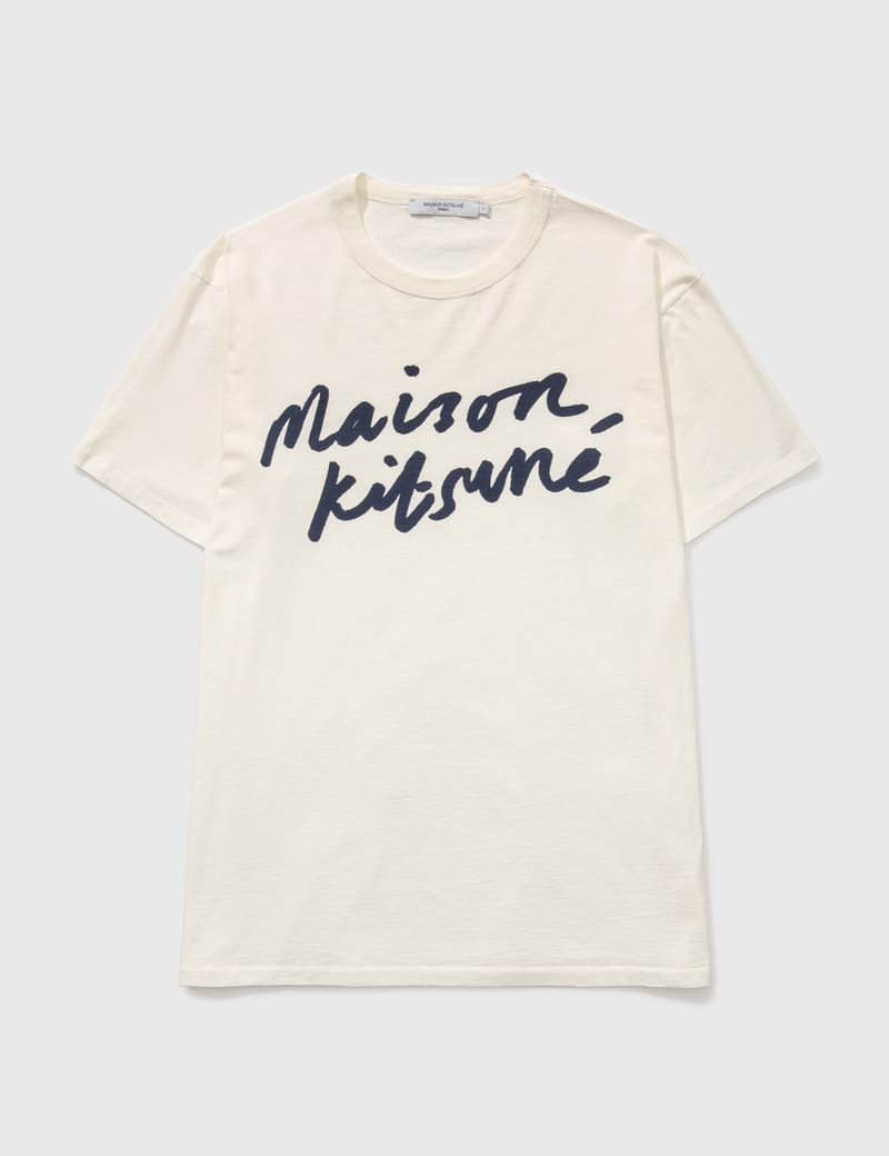 メゾン キツネ ハンドライティングクラシックTシャツ メゾンキツネ - ハンドライティング クラシック Tシャツ | HBX