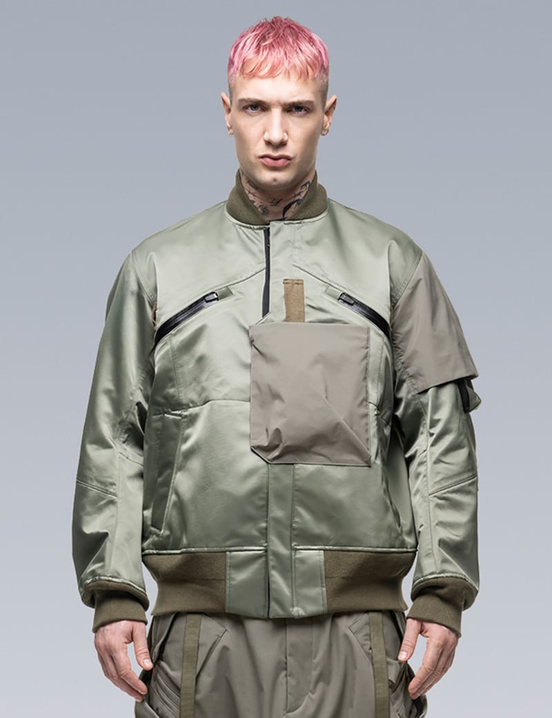 Sacai - Acronym Bomber Jacket | HBX - HYPEBEAST 為您搜羅全球潮流