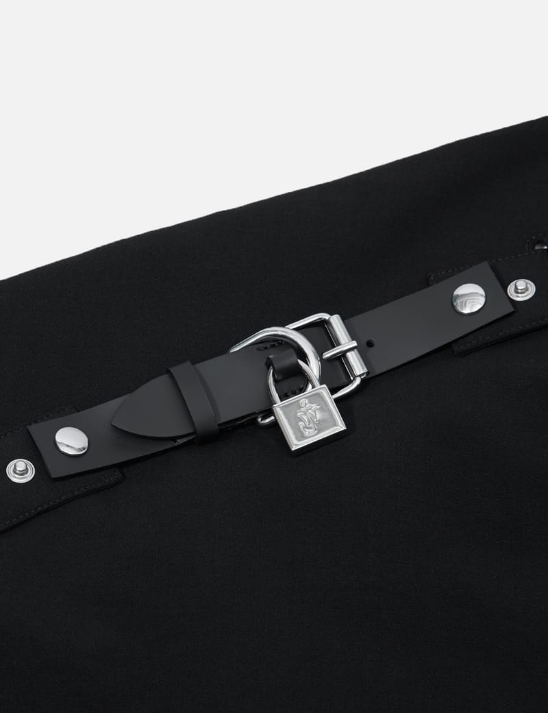 【関税込み】JW Anderson ブラック パネル トラックパンツ JW Andersonのブラック ピンチシーム トラックパンツがセール中