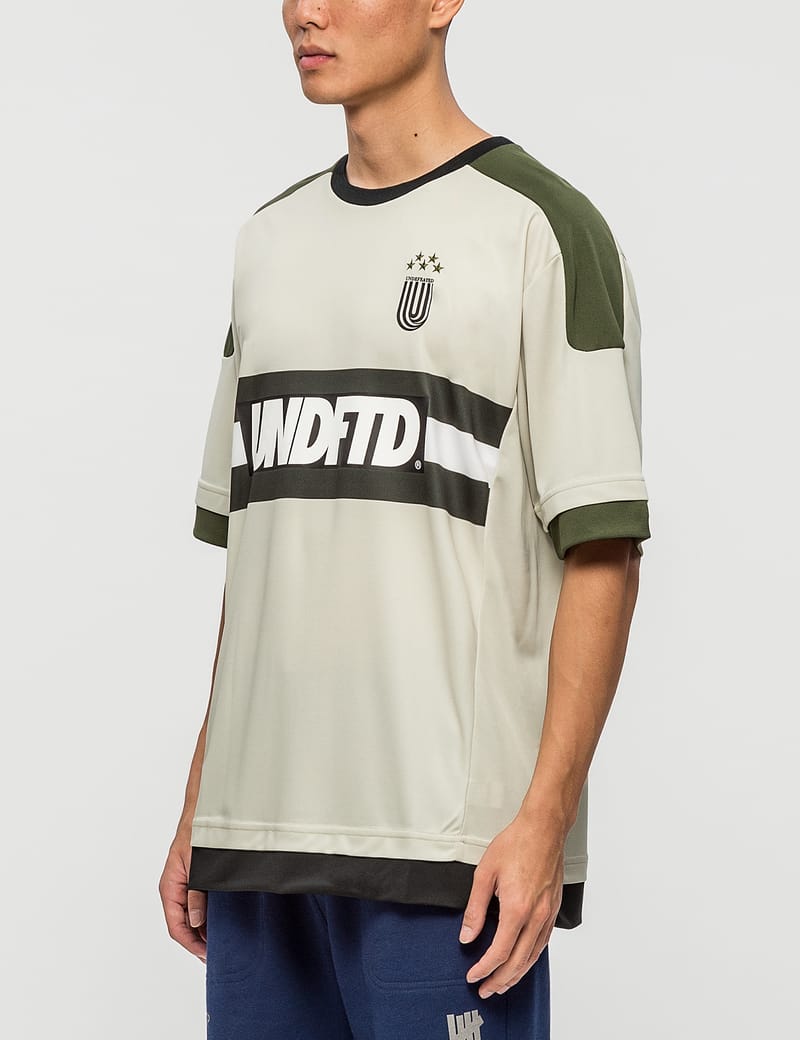 【UNDEFEATED】UNDEFEATED FUTBOL S/S TEE UNDEFEATED FUTBOL S/S TEE – Undefeated