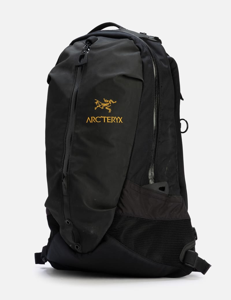 Arc'teryx ブラックバックパック22L Arc'teryx ARRO 22L Backpack - Pre-owned, fair condition, black