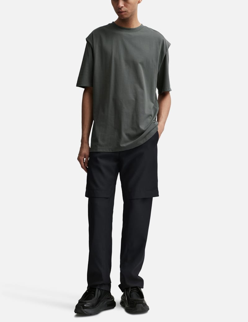 【HELIOT EMIL】Outline Logo Tシャツ HELIOT EMIL Outline Logo Cotton T-shirt | Black | FARFETCH