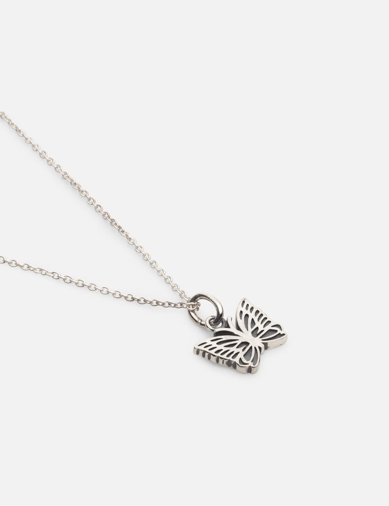 Needles Pendant - 925 Silver - 裏面にロゴ刻印された蝶モチーフの925