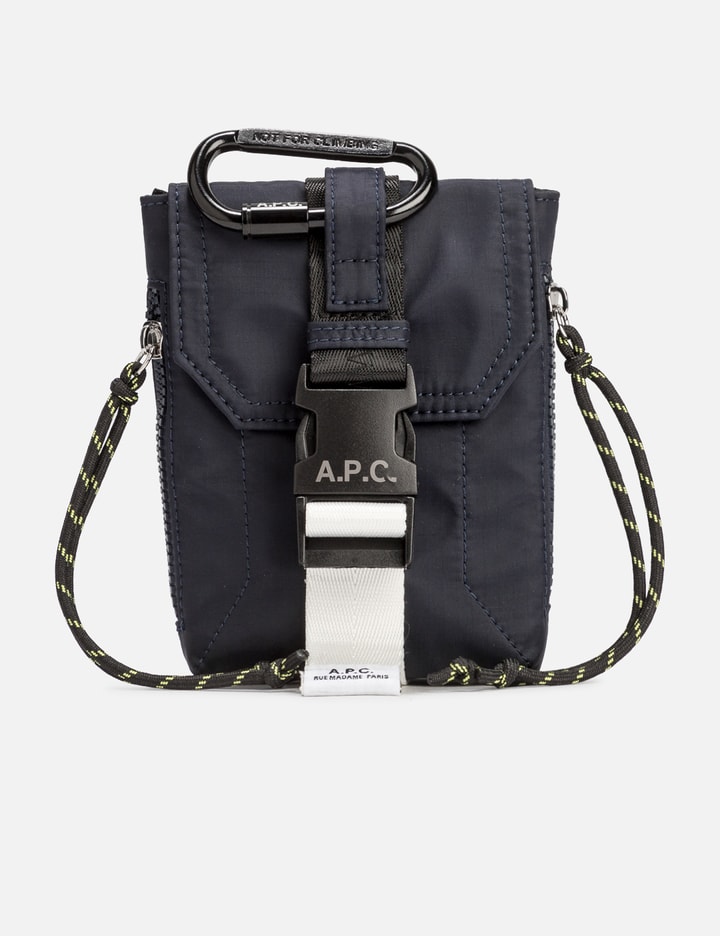 A.P.C. Trek Crossbody Pouch HBX HYPEBEAST 為您搜羅全球潮流時尚品牌