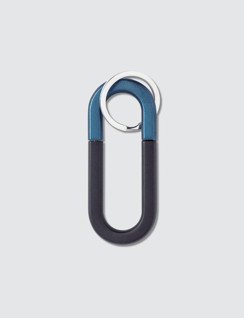 キーホルダー・キーリング PRADA CARABINER KEYCHAIN IN LEATHER AND L 送料関税込☆PRADA サフィアーノレザー ロゴ キーリング☆超人気